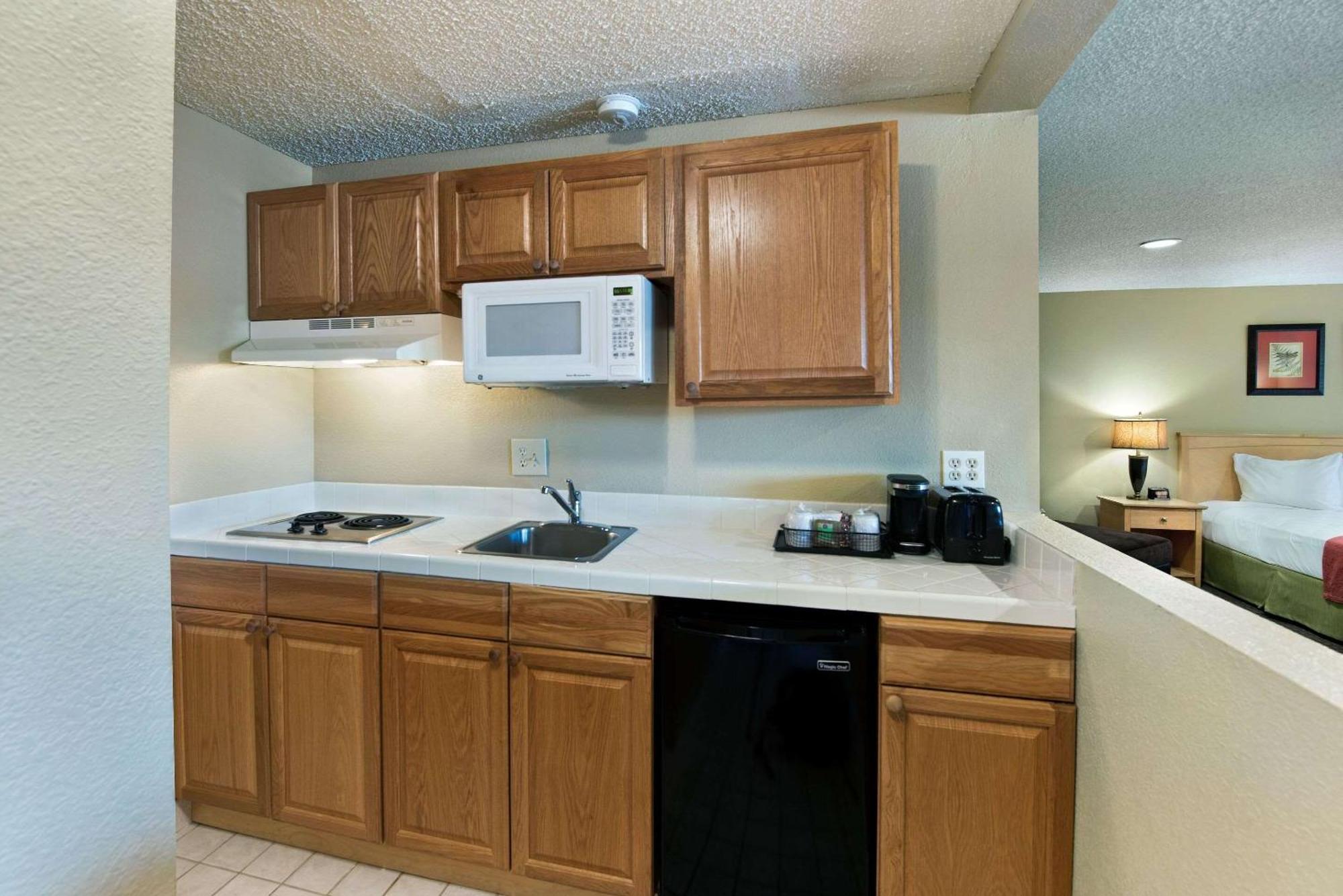 Oxnard Hotel 3*
