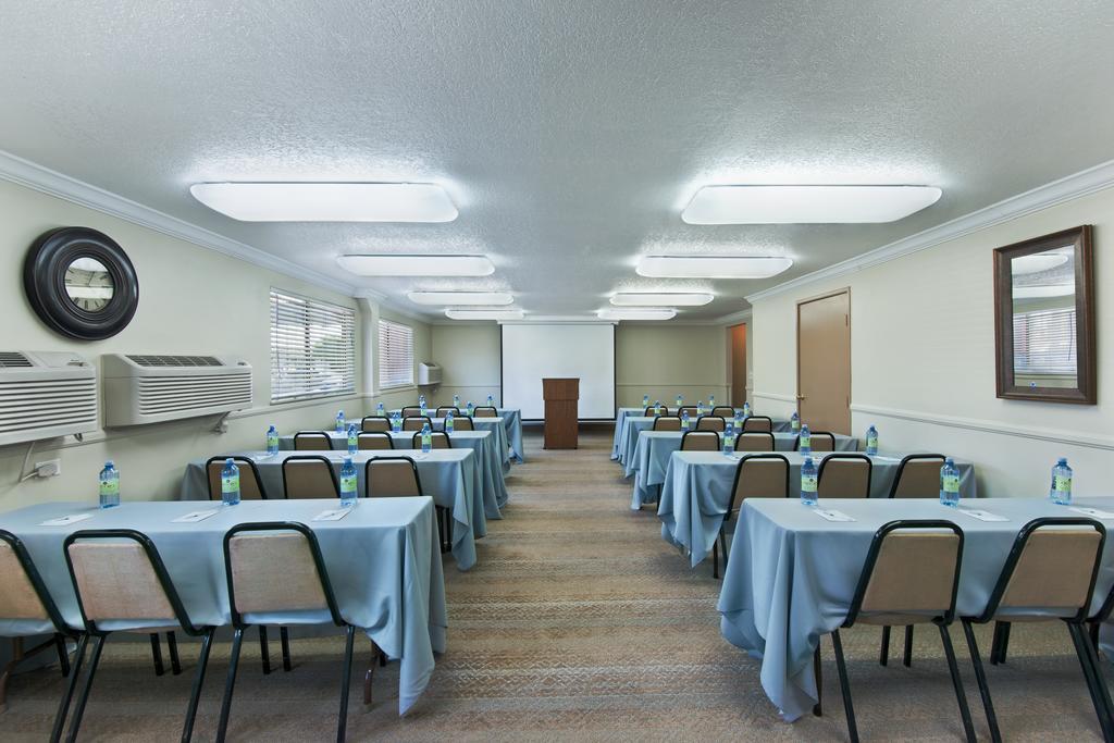 Oxnard 3* Lancaster