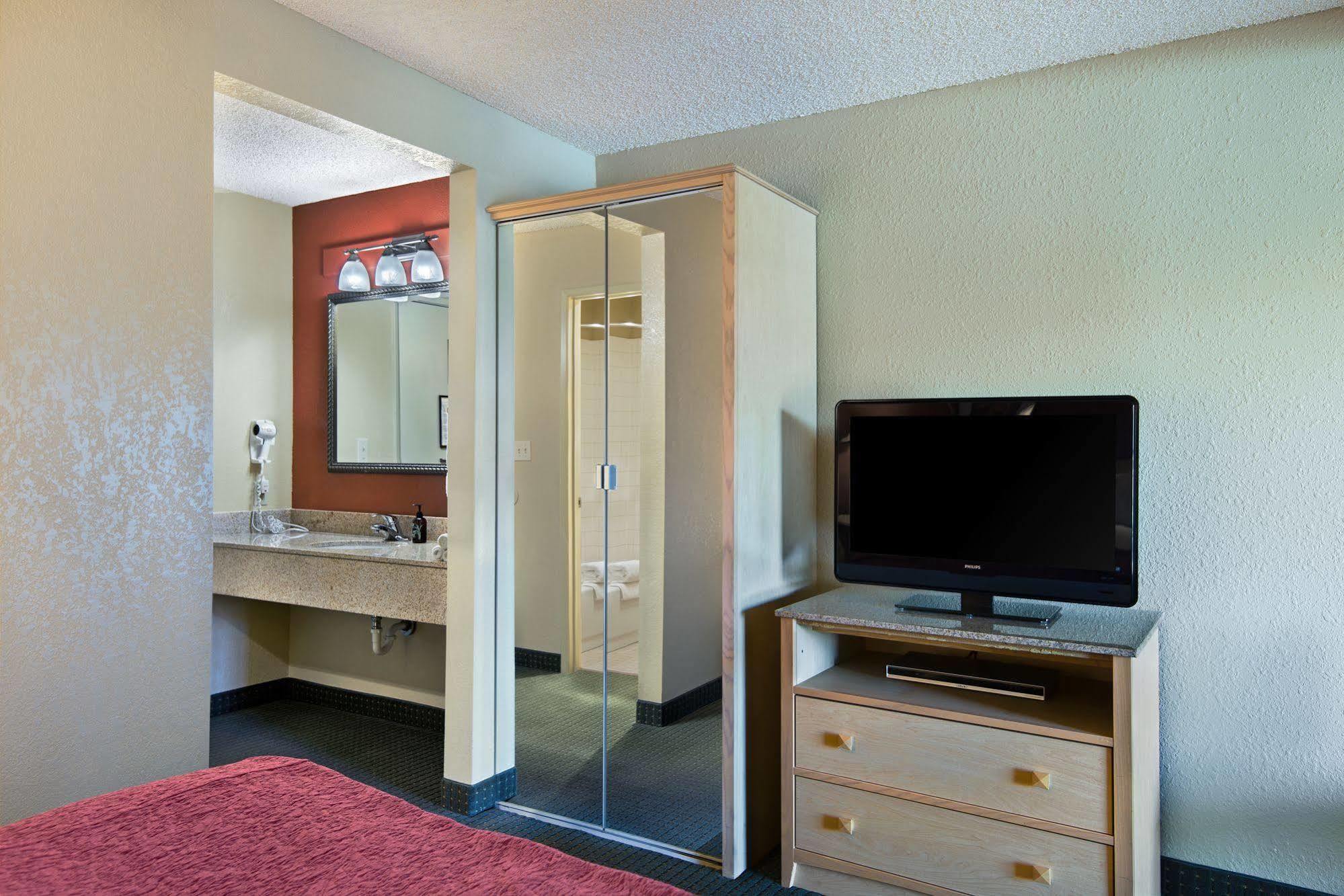 Oxnard Hotel Lancaster
