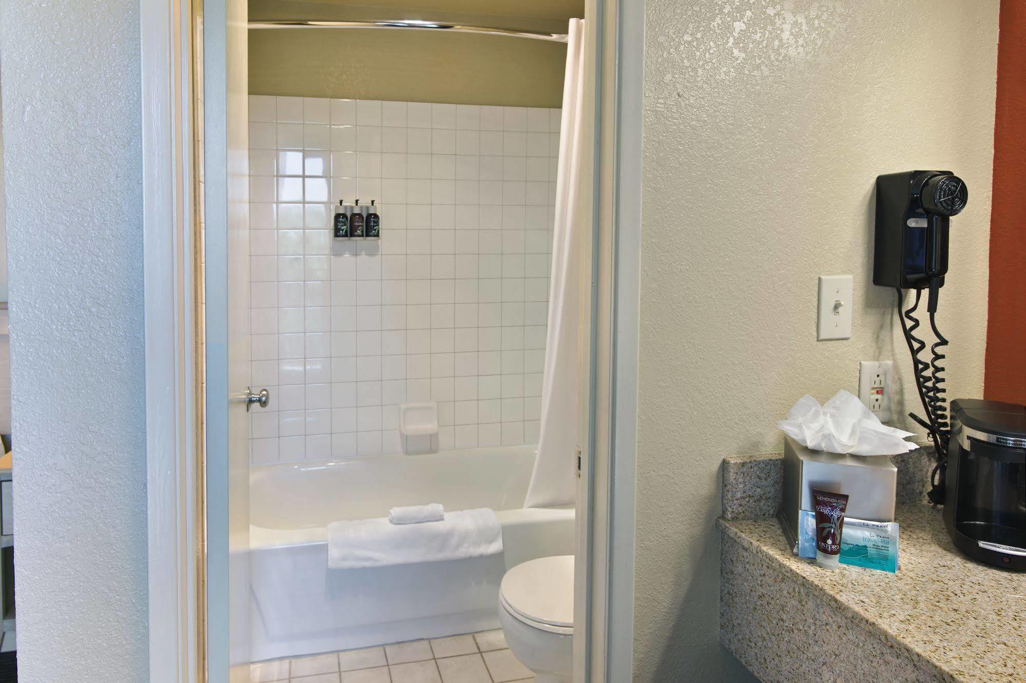 Oxnard Hotel