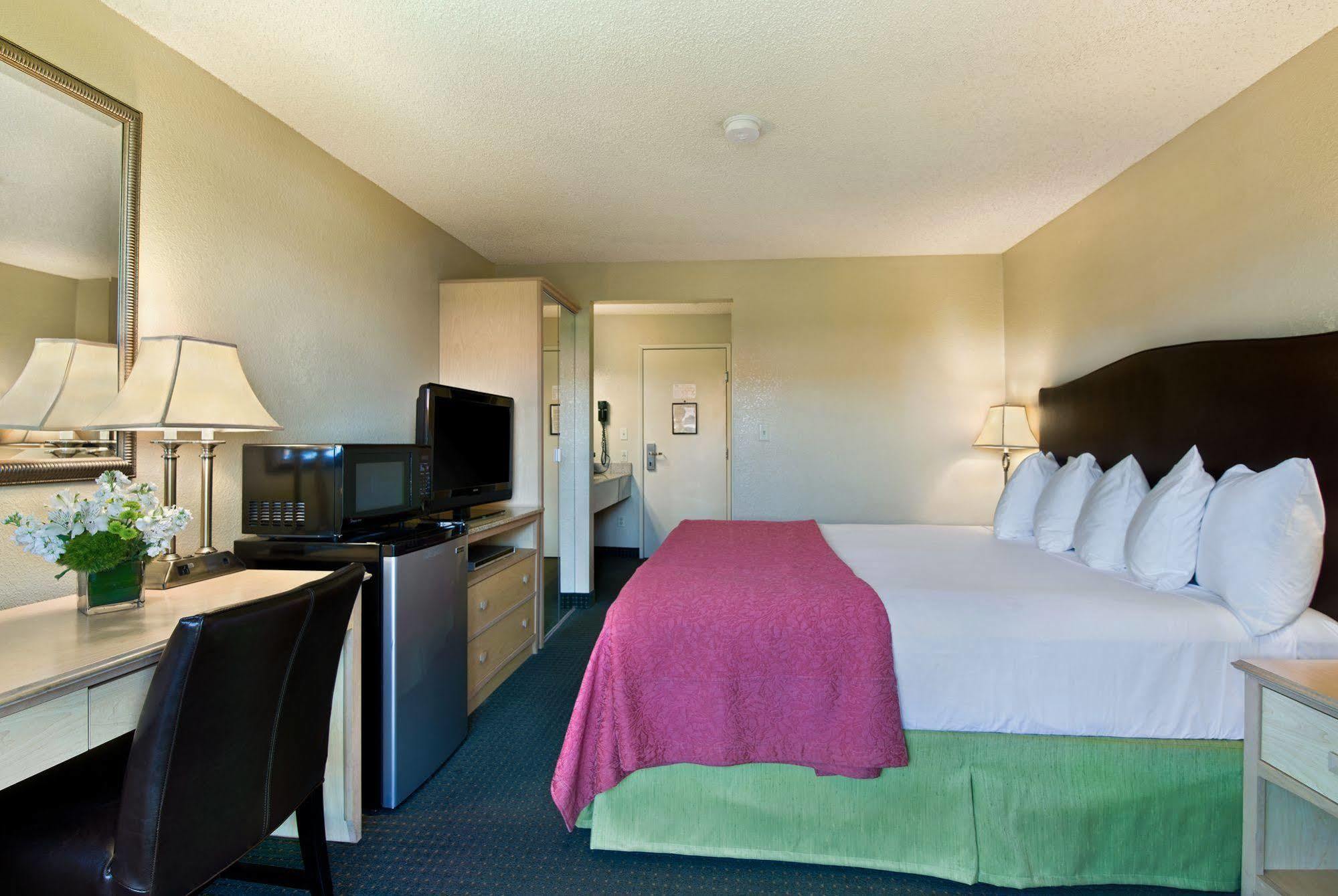 Oxnard Hotel Lancaster